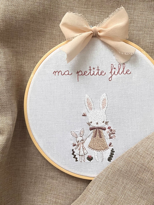 Tambourin brodé lapins