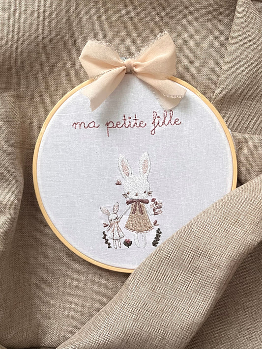 Tambourin brodé lapins